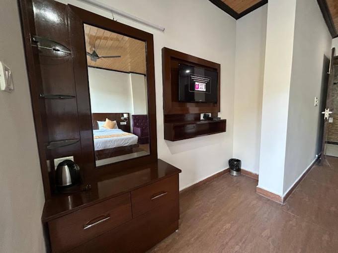 Hotel 7 Heavens موسوري المظهر الخارجي الصورة