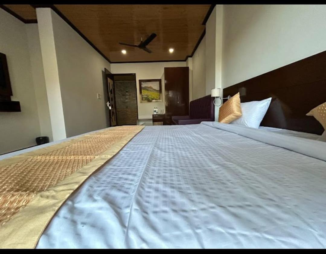 Hotel 7 Heavens موسوري المظهر الخارجي الصورة